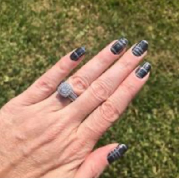 Color Street Nail Strips ~ Plaid Reputation - Picture 3 of 6